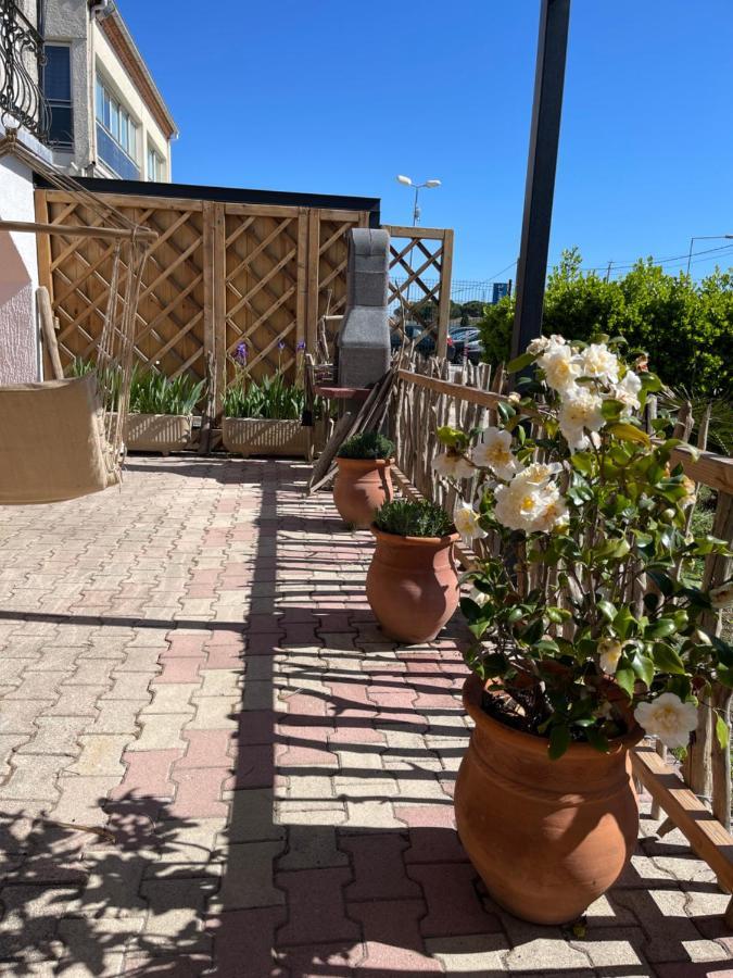 Appartement Les Flo Location à Aigues-Mortes Extérieur photo